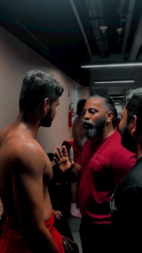 Praveen Raj cornering a fighter backstage